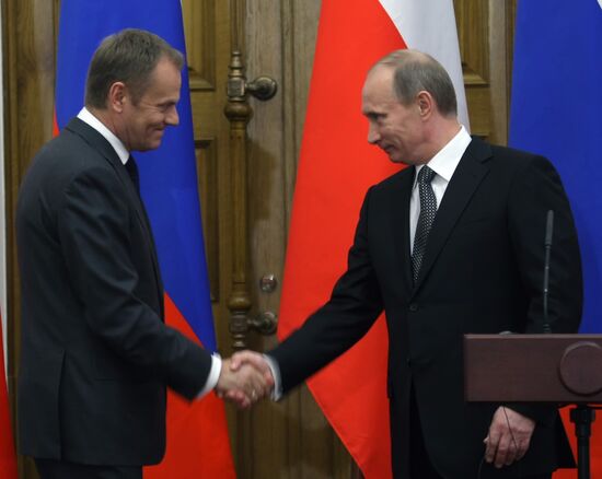 Russian, Polish PMs hold joint press conference