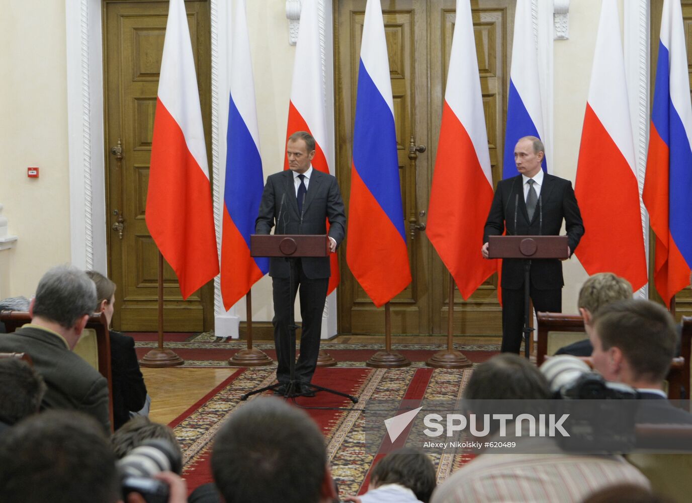 Russian, Polish PMs hold joint press conference