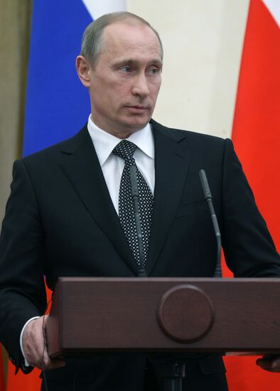 Russian, Polish PMs hold joint press conference