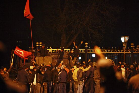 Clashes sweep through Bishkek
