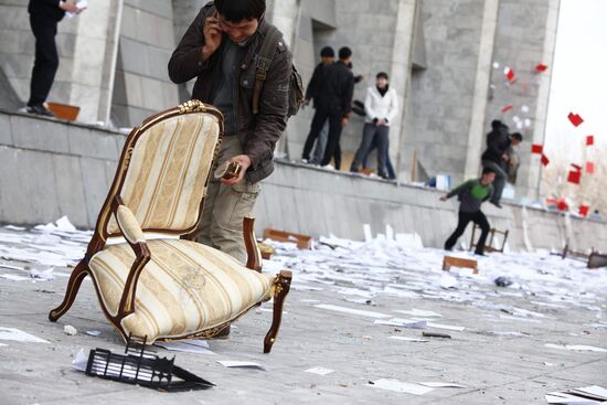 Violence near Government building in Bishkek