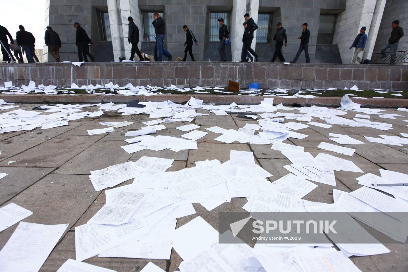 Violence near Government building in Bishkek