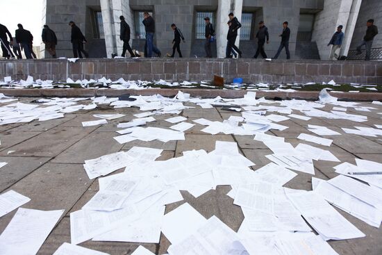 Violence near Government building in Bishkek