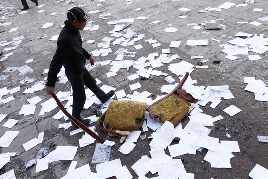 Riots at Government building in Bishkek