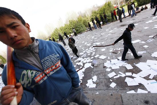 Riots at Government building in Bishkek