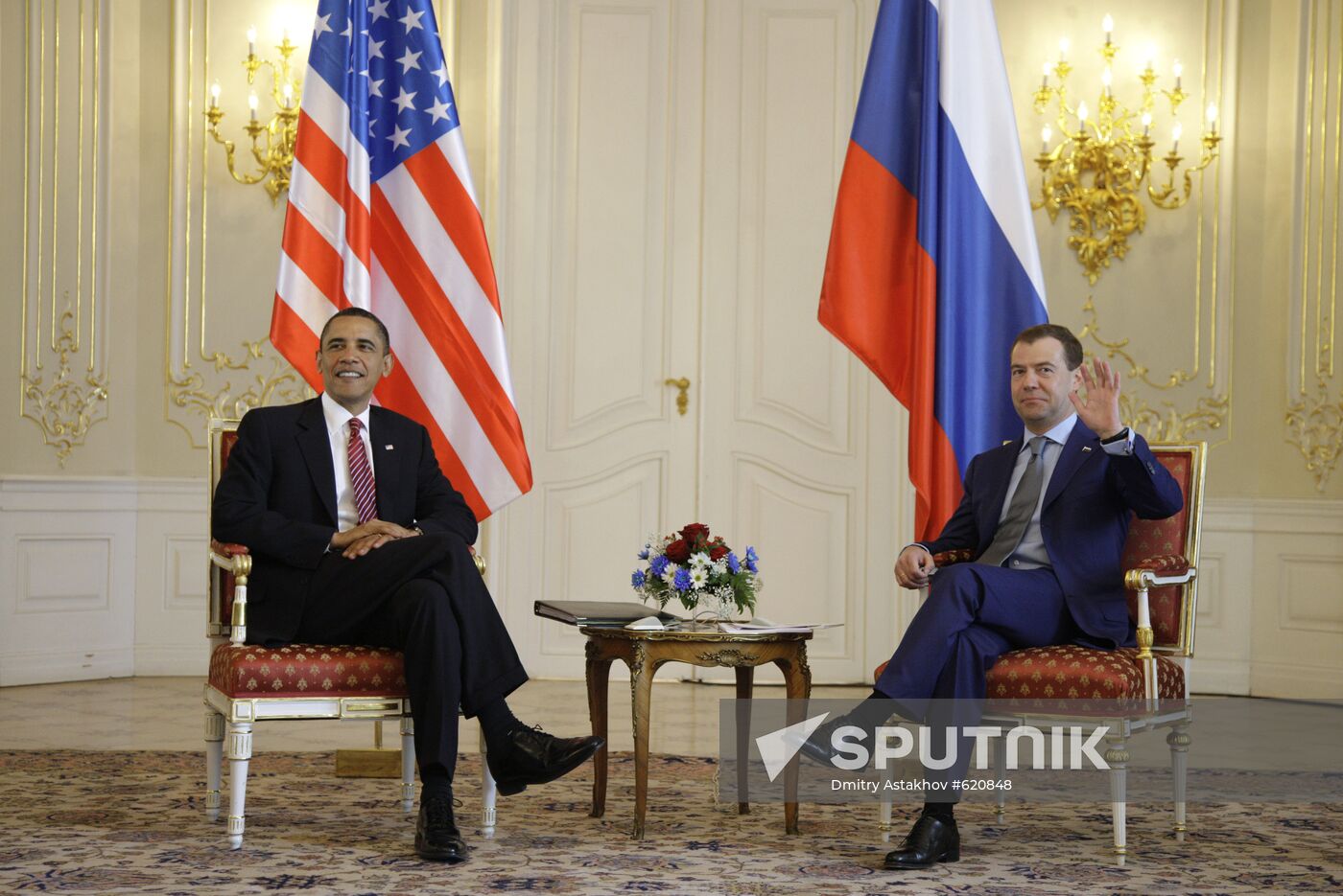 Dmitry Medvedev meets Barack Obama