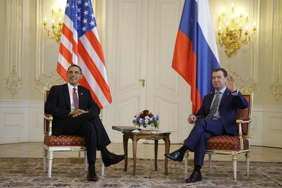 Dmitry Medvedev meets Barack Obama