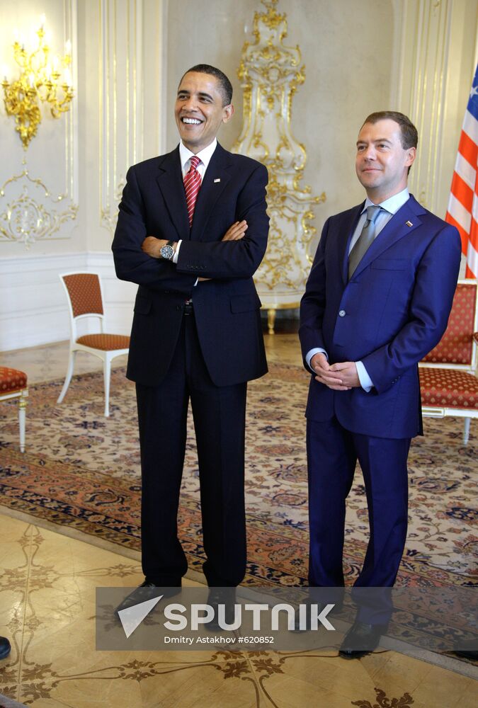 Dmitry Medvedev meets Barack Obama