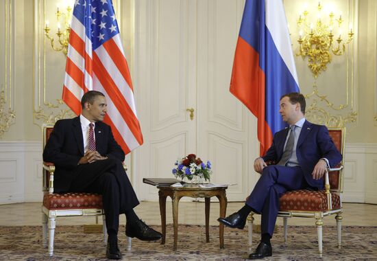 Dmitry Medvedev meets Barack Obama