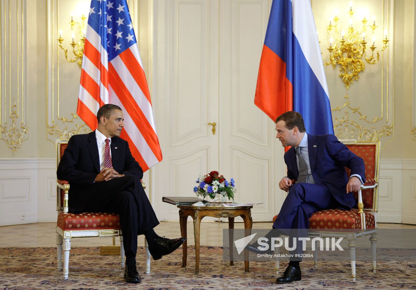 Dmitry Medvedev meets Barack Obama