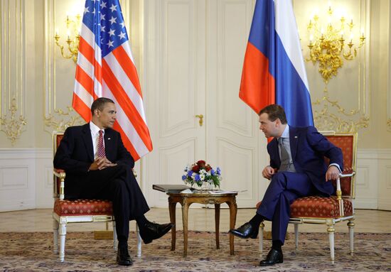 Dmitry Medvedev meets Barack Obama