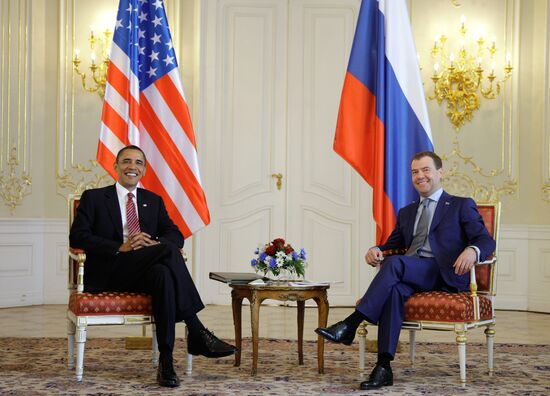 Dmitry Medvedev meets Barack Obama