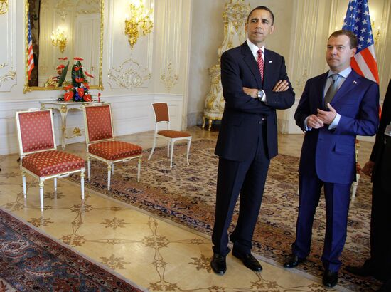 Dmitry Medvedev meets Barack Obama