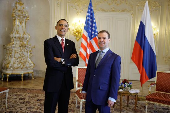 Dmitry Medvedev meets Barack Obama