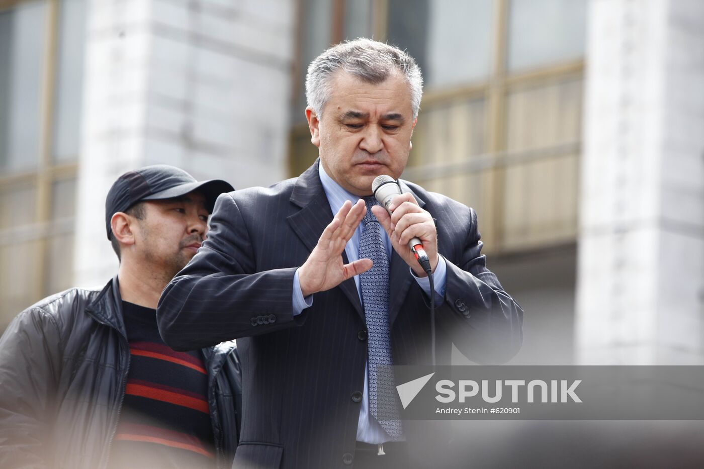Omurbek Tekebayev
