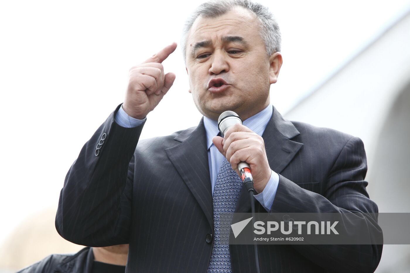 Omurbek Tekebayev