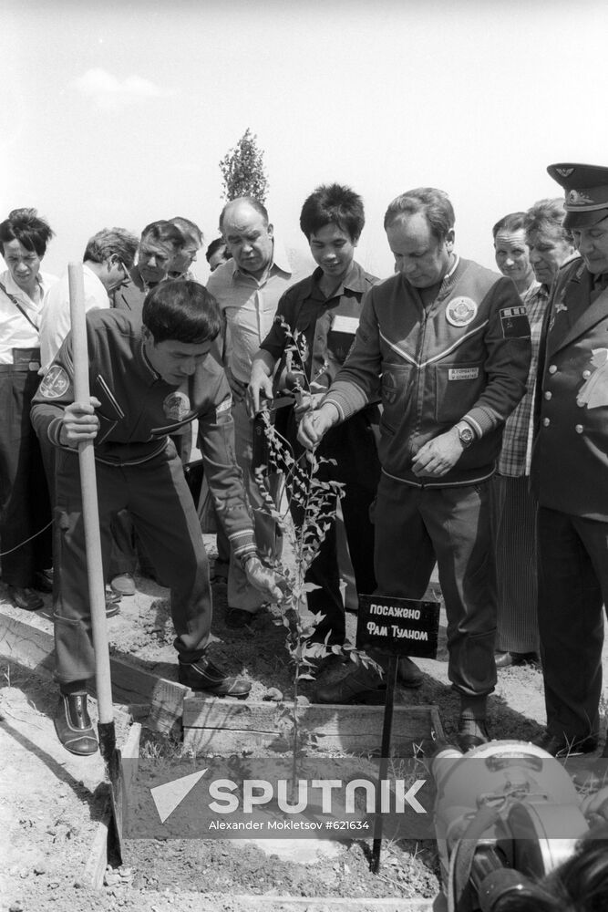 Soyuz-37 spaceship crew