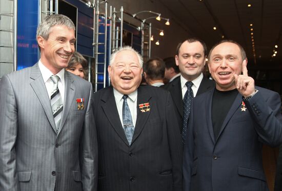 A. Volkov, G. Grechko, Yevgeny Shakhov and Sergei Krikalev