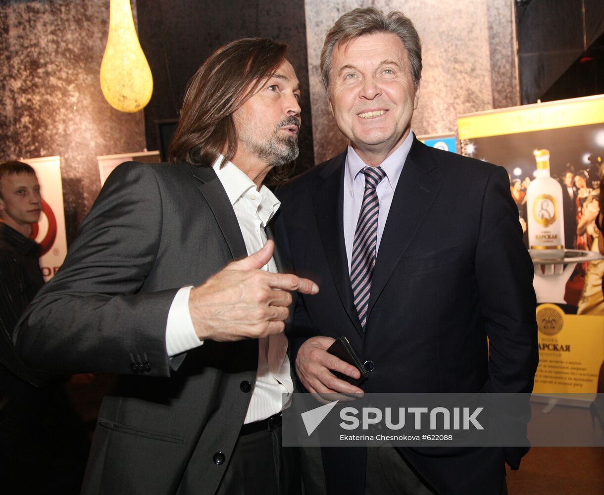 Nikas Safronov, Lev Leshchenko