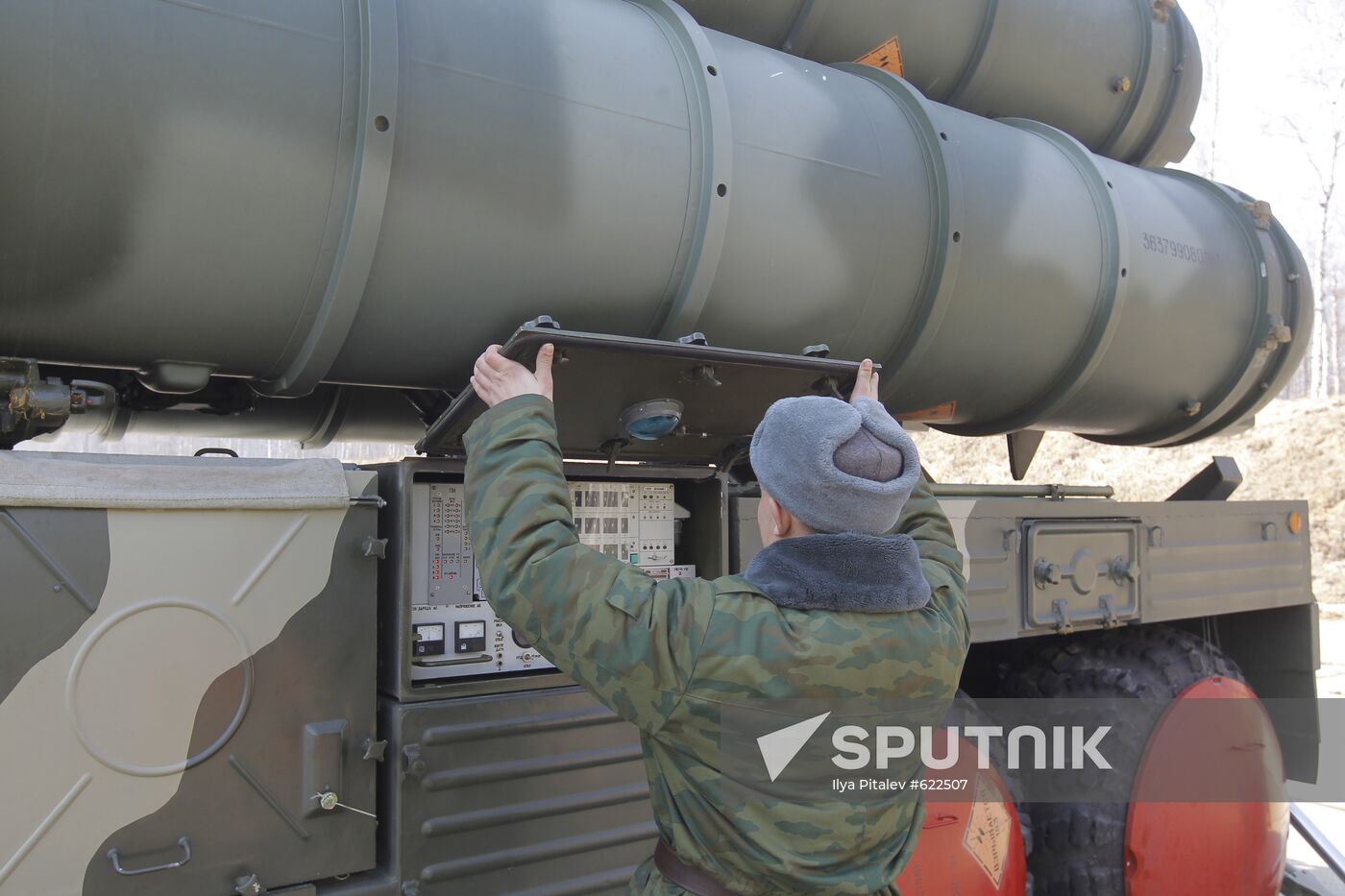 S-400 Triumph anti-aircraft missile complex (AAMC)
