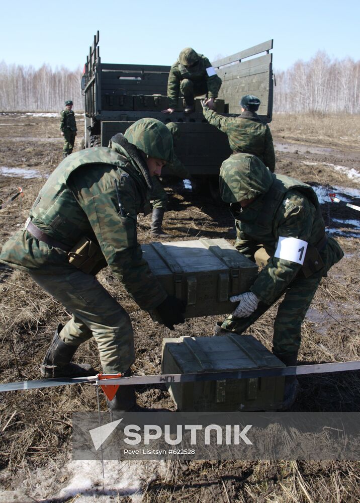 Combat engineer servicemen.