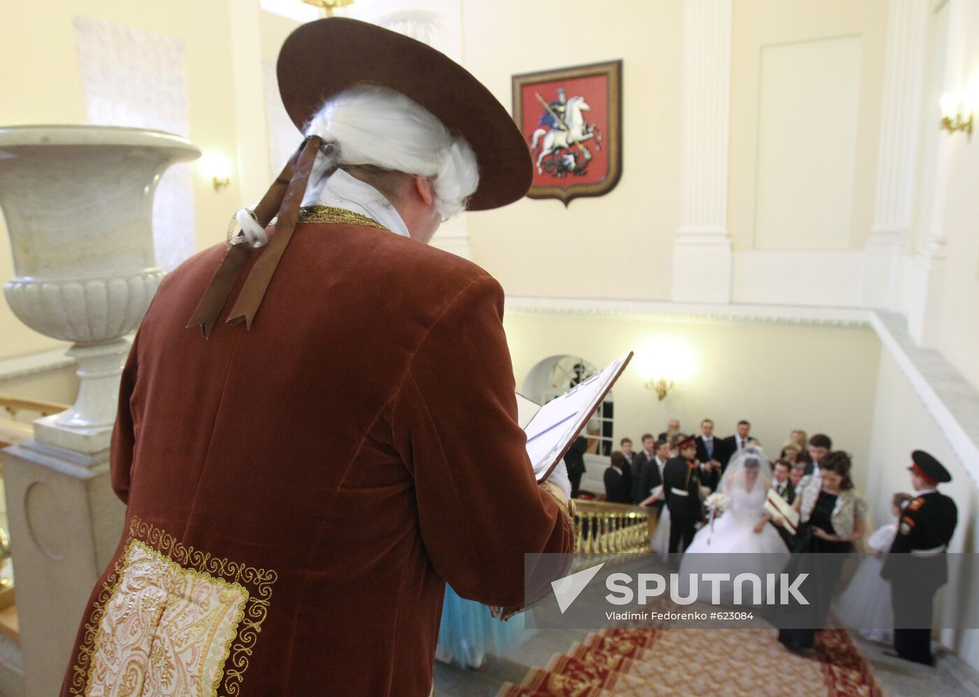 Couples wed at Moscow Mayor's Office