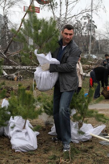 Vitali Klitschko participates in planting trees