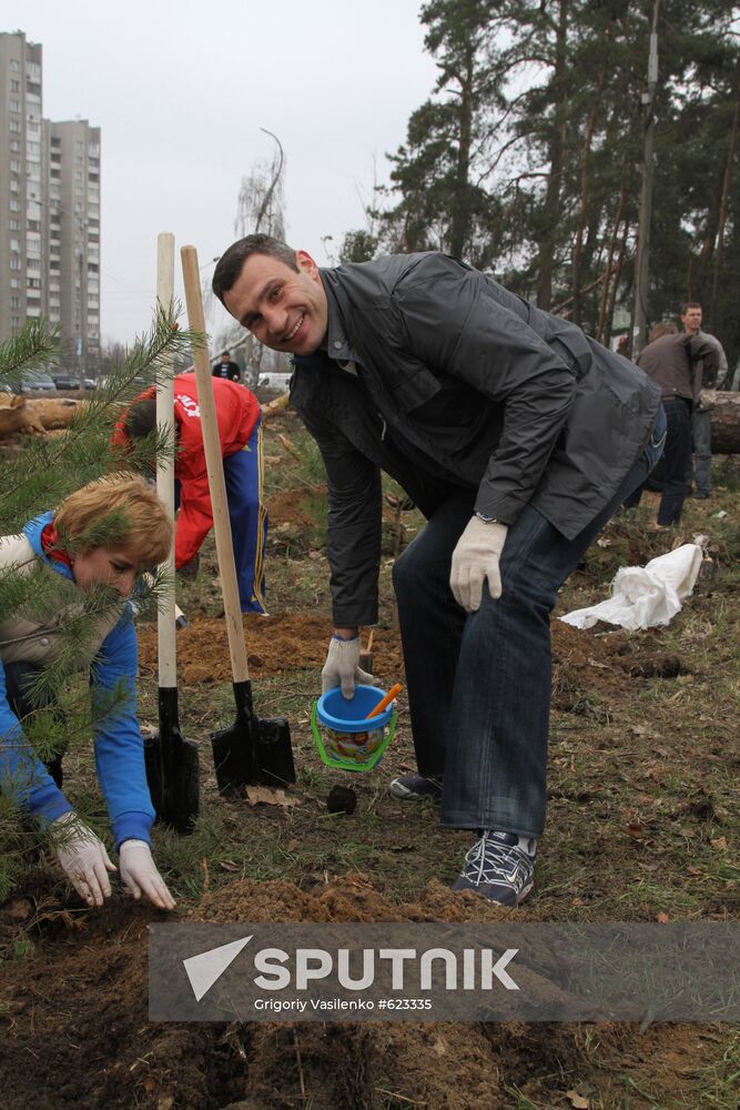 Vitali Klitschko participates in planting trees