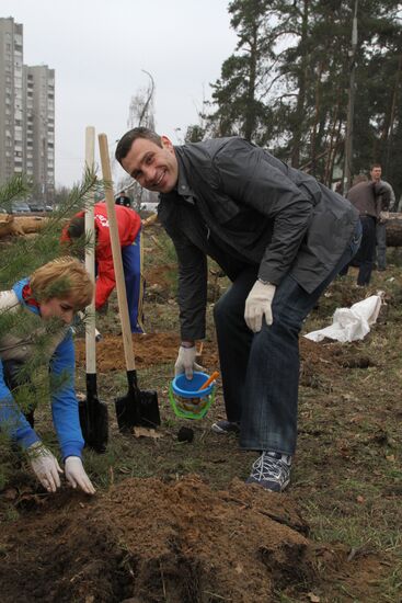 Vitali Klitschko participates in planting trees