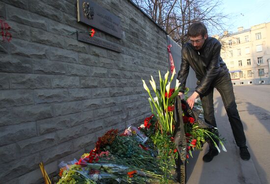 Polish Embassy in Moscow mourns plane crash victims