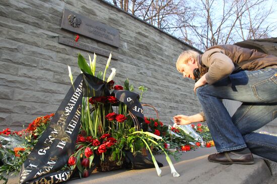 Polish Embassy in Moscow mourns plane crash victims