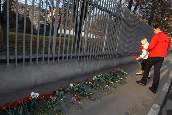 Polish Embassy in Moscow mourns air crash victims
