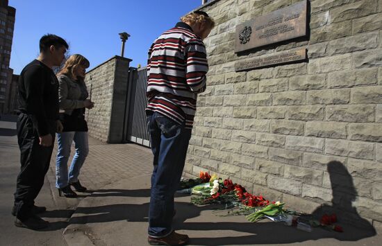 Polish Embassy in Moscow mourns plane crash victims