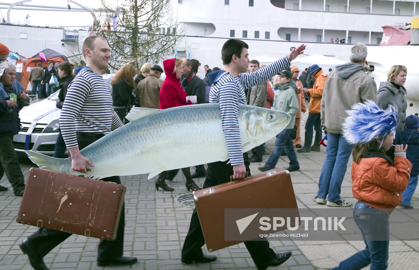Kaliningrad residents attend Herring Day festival