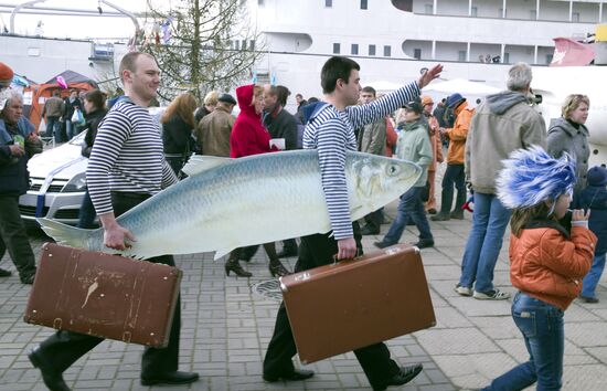 Kaliningrad residents attend Herring Day festival