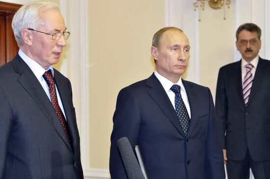 Vladimir Putin meets with Mykola Azarov
