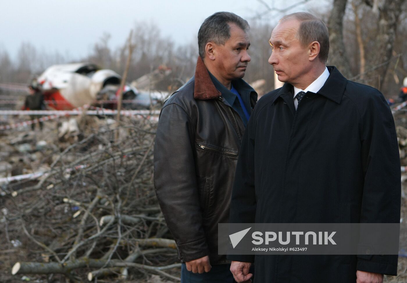 Vladimir Putin visits Polish Air Force Tu-154 crash site