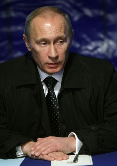 Vladimir Putin chairs meeting at Severny airport near Smolensk