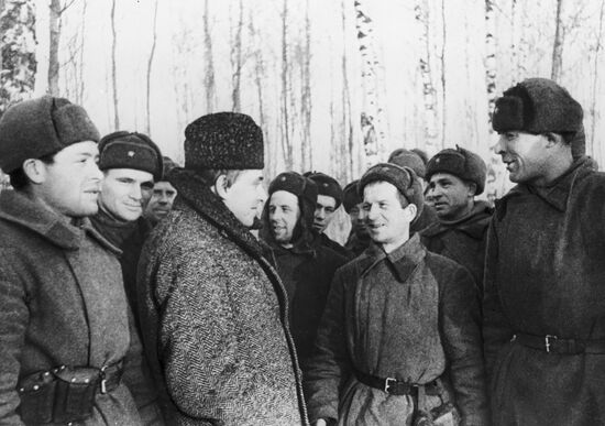 Ilya Edinburg and soldiers