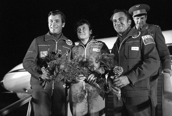 Crew members of space ship Soyuz T-7