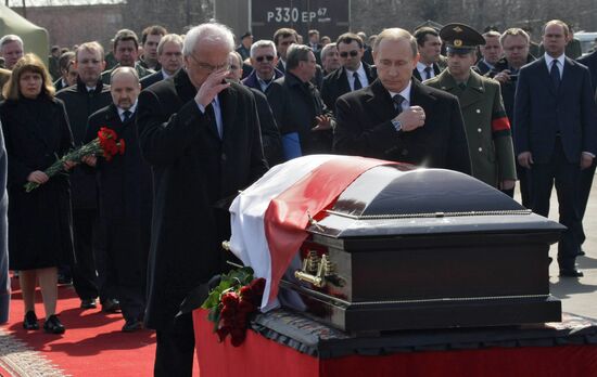 Vladimir Putin paying last respects to Polish president