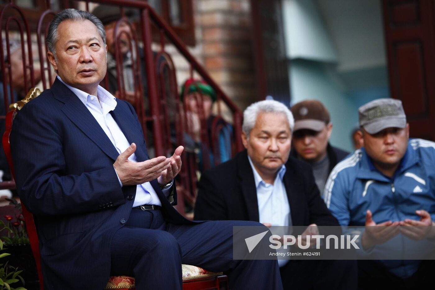 Rally in Kurmanbek Bakiyev's home village Teyit