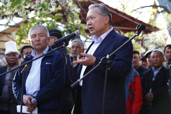 Rally in Kurmanbek Bakiyev's home village Teyit