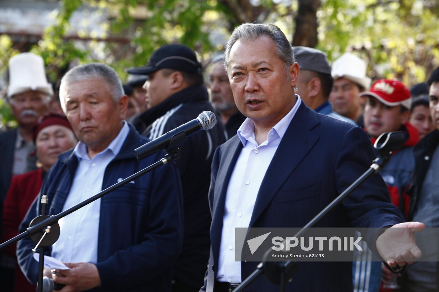 Rally in Kurmanbek Bakiyev's home village Teyit