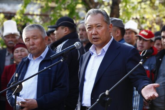 Rally in Kurmanbek Bakiyev's home village Teyit