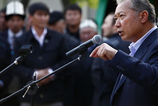 Rally in Kurmanbek Bakiyev's home village Teyit