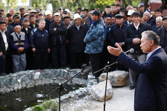 Rally in Kurmanbek Bakiyev's home village Teyit