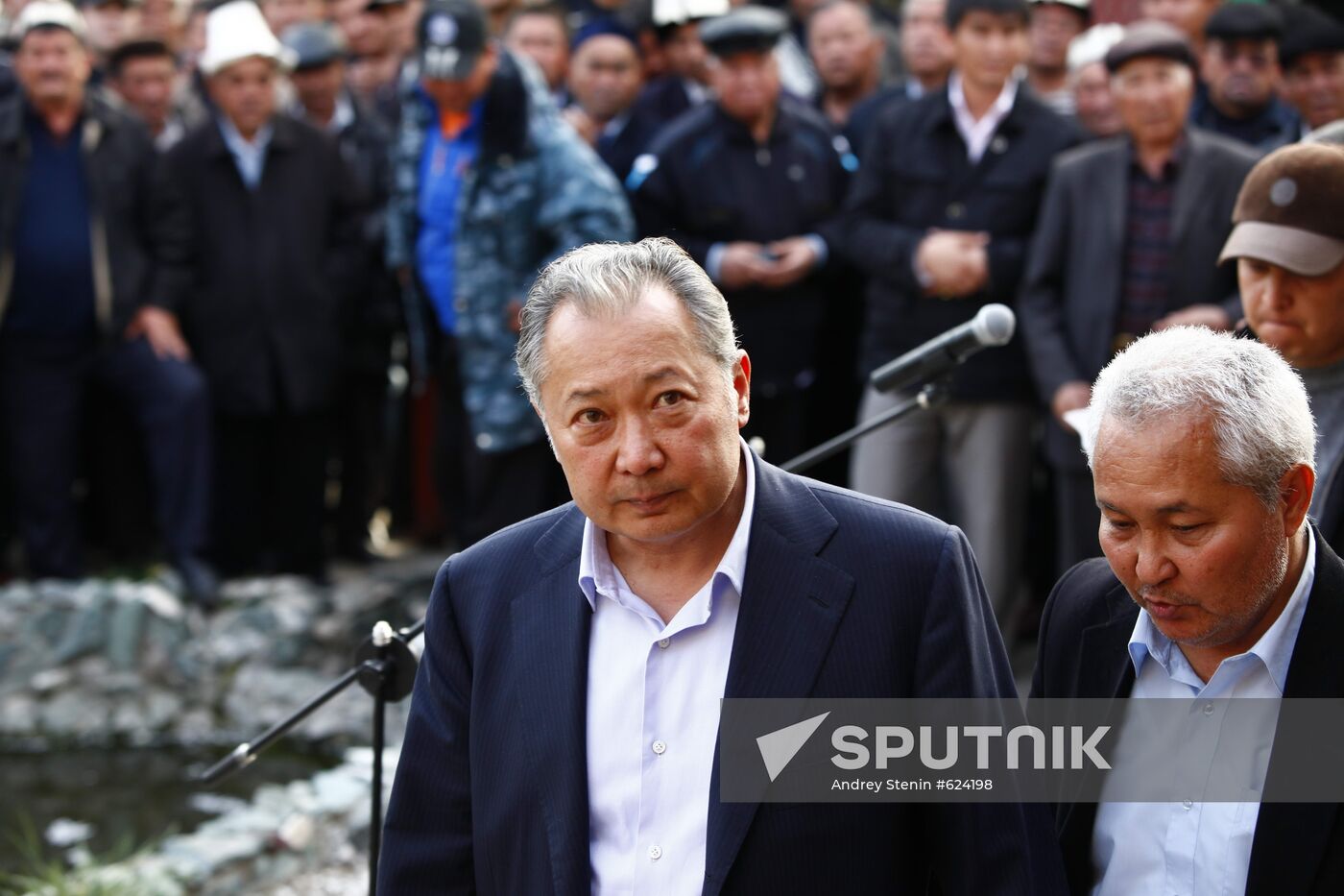 Rally in Kurmanbek Bakiyev's home village Teyit