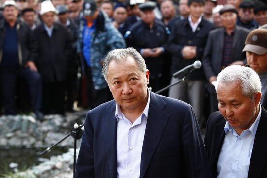 Rally in Kurmanbek Bakiyev's home village Teyit