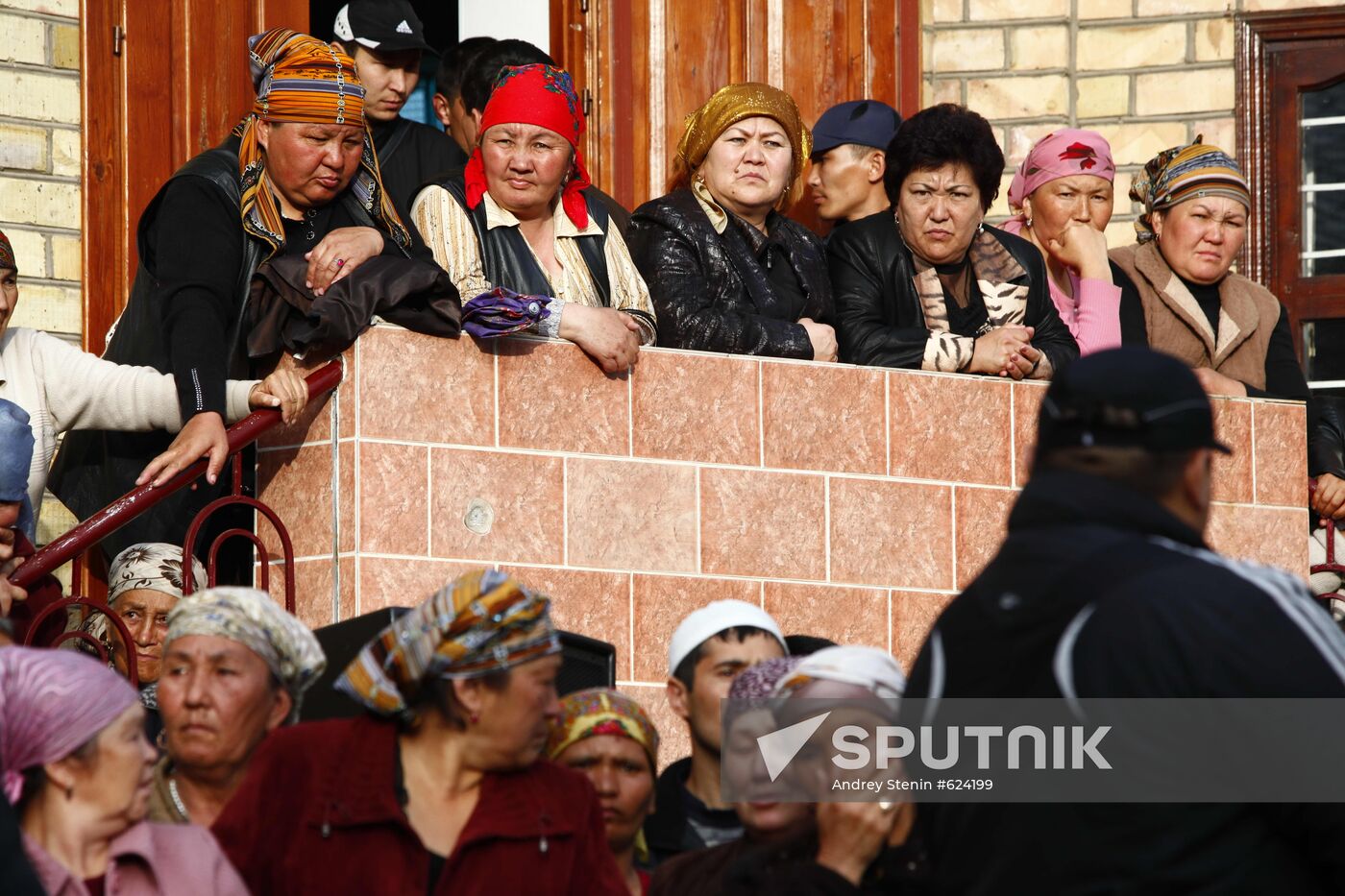 Rally in Kurmanbek Bakiyev's home village Teyit